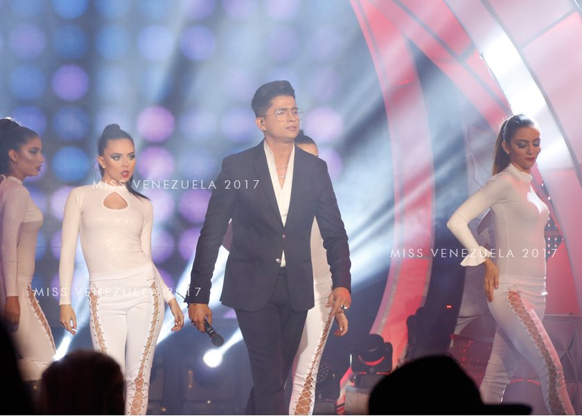 MissVzla's tweet photo. @JUANMIGUELMusic estuvo presente en el #MissVenezuela durante el opening. ¿Te gusto su nuevo sencillo "Amigos con beneficios"? ¡Comenta! #OrgulloMissVenezuela https://t.co/yrP6m5EwkE