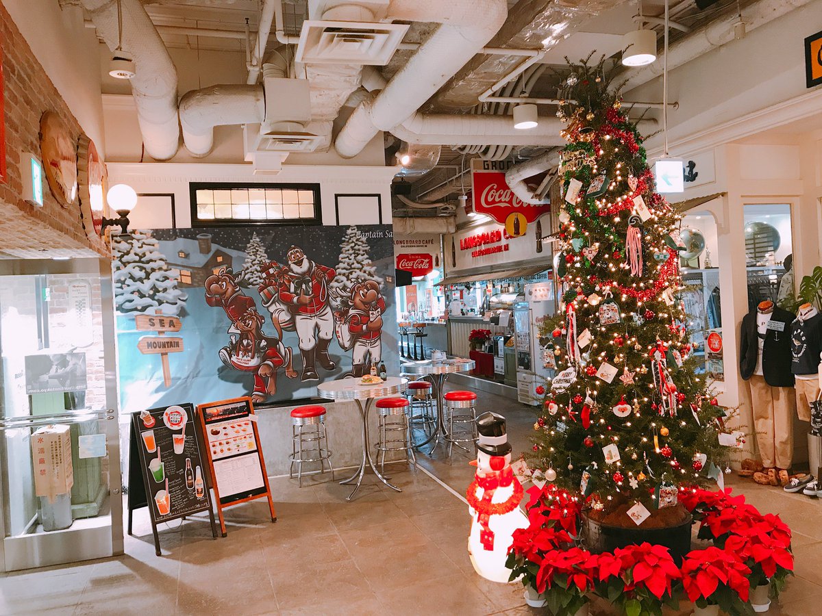 ロングボードカフェ 特別なキャプテンサンタが１人だけ隠れています 隠れキャプテンサンタを見つけてインスタにアップすると ロングボードカフェでドリンクが半額で飲めちゃいます 詳細は添付画像をご覧ください ぜひ今年のクリスマスはアクア