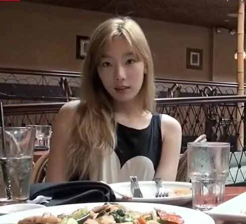 taeyeonlq's tweet photo. https://t.co/gW2fNC2nwC