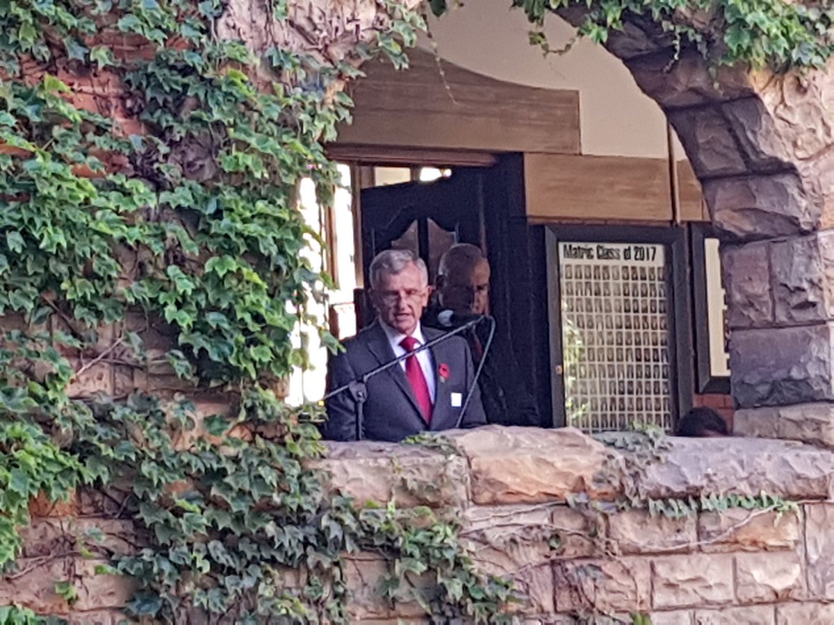 KingEdVIISchool's tweet photo. #RedReunion Professor Ken Huddle Class of 1967 &amp; Headboy '67 addresses School #ProudEdwardian @KingEdVIISchool #wisewords on role models https://t.co/nAqEvzdJmO