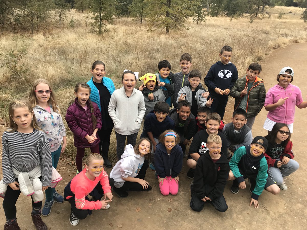 mrsorender's tweet photo. Mud face paint fun at the maidu cultural center. #RCSDchampions @rcsdblueoaks https://t.co/J7NtX7qOOA