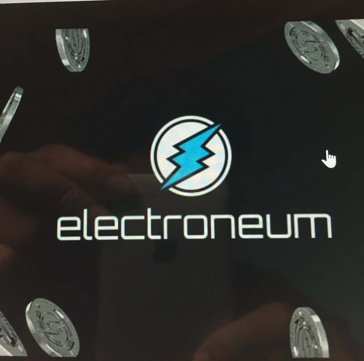 mkoneth's tweet photo. How many of you want to know about electroneum mining ? #Electroneum #ETN #ElectroneumMining https://t.co/12H0jEyQ3f