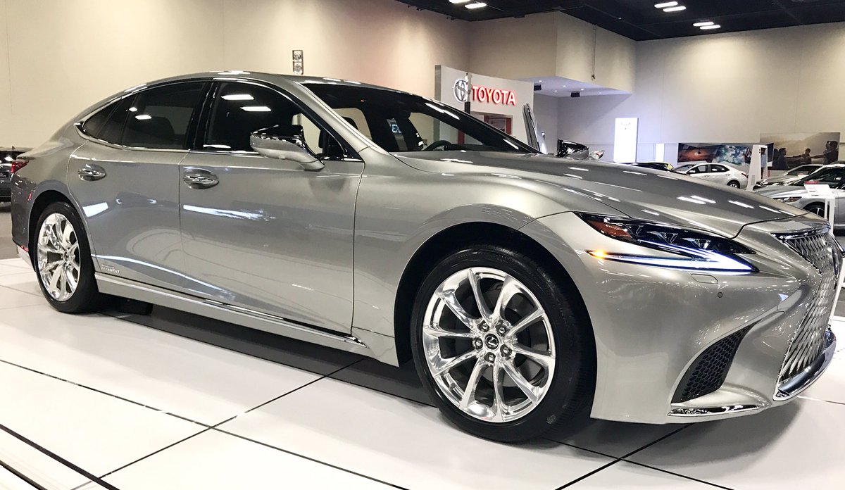 mrscotttilley's tweet photo. New Lexus LS500h @SAAutoShow Multi stage hybrid combines Atkinson 3.5-liter V6 w/2 electric motor generators @Lexus #SAAS17 @TXAutoWriters https://t.co/P57lywjIN1