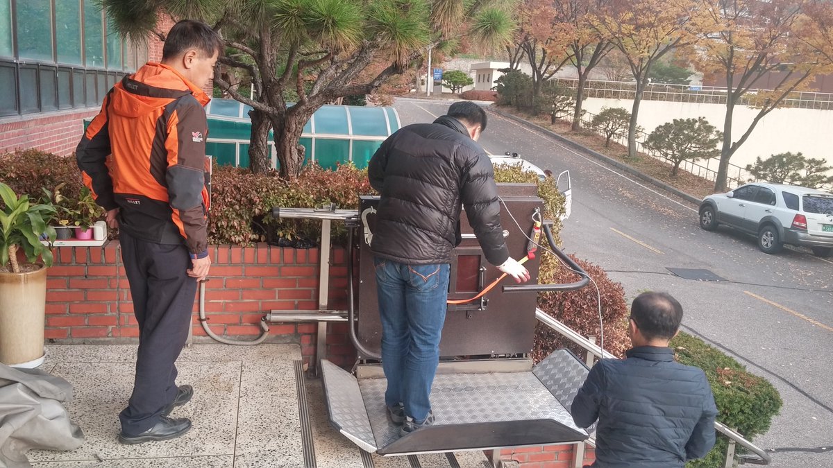 red117324's tweet photo. #성남시 #정수과 장애인 승강기 관리 철저!!!

언제든 편하게 안전하게 사용할 수 있게~!😄😄😄
평소에도 항상 철저하게 대비하시는 우리 정수과 직원분들~~

오늘도 화이팅 입니다!! 👍👍👍 https://t.co/AQnQmWS1g0