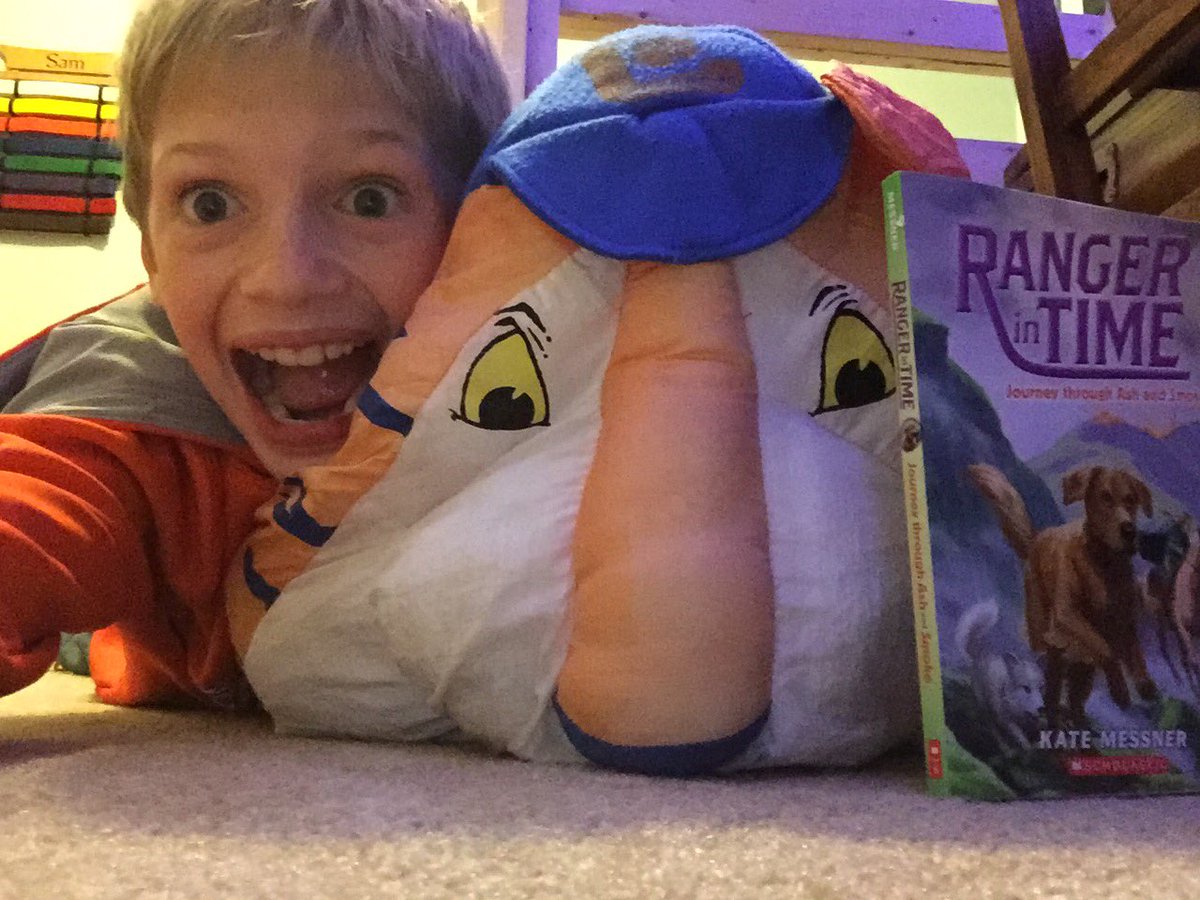 flyingtigerfan's tweet photo. Reading with a stuffed animal. #metz100waystoread #lex1literacy #midwaymustangs https://t.co/7nK1RANQZF