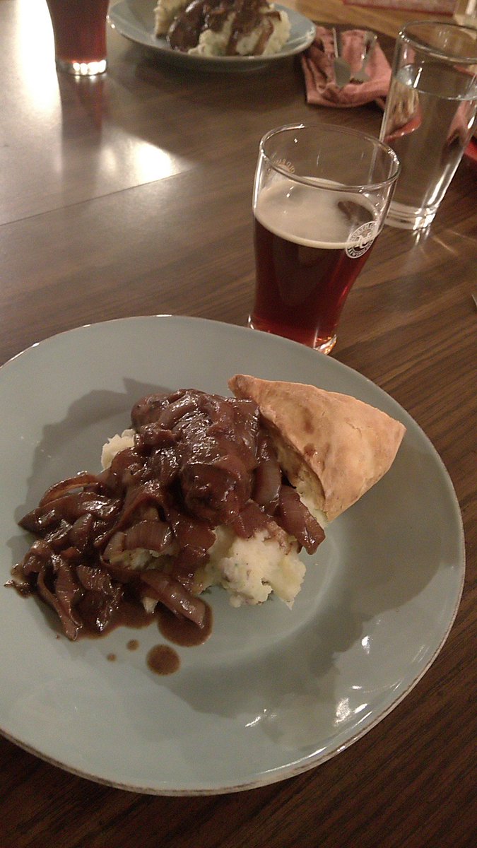 KitchenShames's tweet photo. Not the prettiest meal. Some Irish #sodabread with mashed #potatoes & bangers with #onion gravy. @NoCoastBrewCo on the side! #SITK #fallfare https://t.co/lthUzRdMeJ