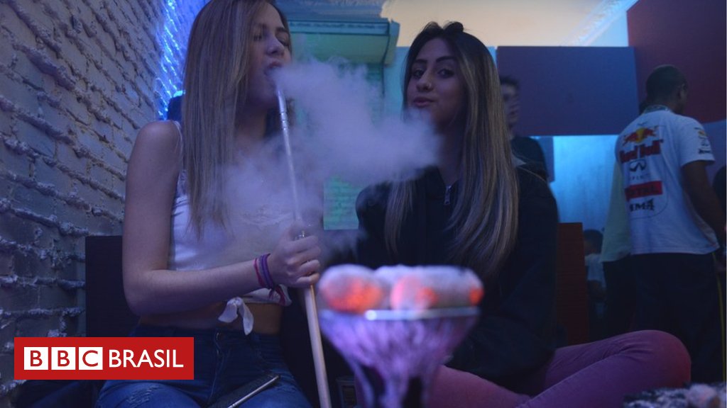 bbcbrasil's tweet photo. #ArquivoBBC 100 vezes mais potente que cigarro, narguilé vira moda entre jovens brasileiros e acende alerta no governo https://t.co/yQ6yZ7gu3E https://t.co/6Yc4s6FD7J