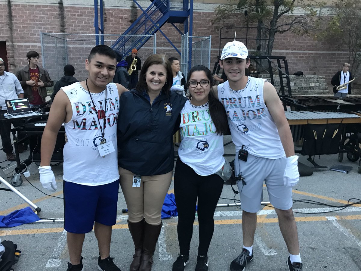 AkinsEagleBand's tweet photo. So thankful to have @MsHosack at our last marching rehearsal of 2017! “Anything for you!” https://t.co/rZJALbiSqi