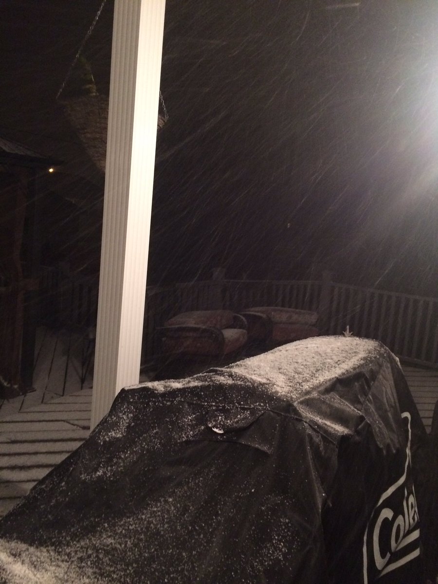 AuthorLMurphy's tweet photo. So this is happening outside my house at the moment. #FML #WelcomeToCanada #NeverGetUsedToThis https://t.co/VwRBaRkCAq