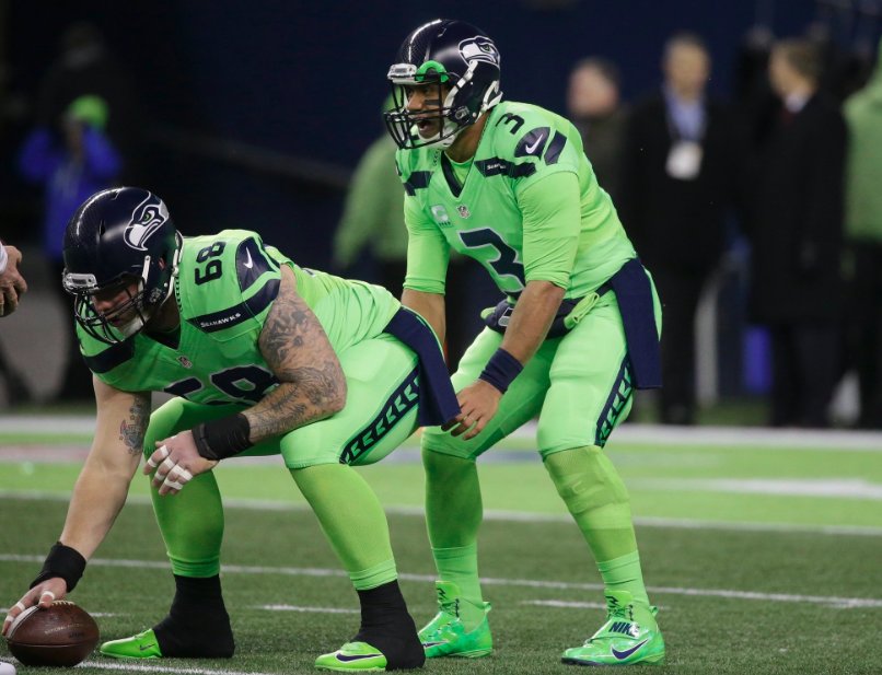 ringer's tweet photo. Who wore it better? 
RT for Charlie 
Fav for Seahawks https://t.co/7b0QLmDCG1