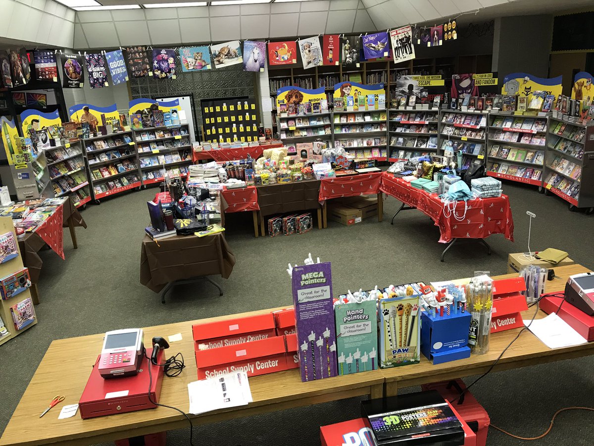 NMSLibraryATeam's tweet image. Book Fair Time!!