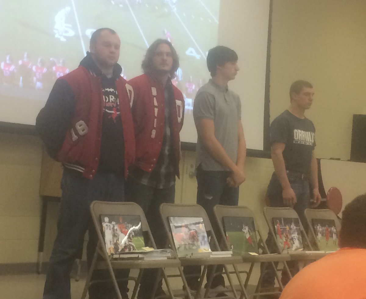 mz3539's tweet photo. Thank you Seniors! #RaiseTheBar #SetTheStage @sauble67 #JakeDavis @made_for_great #Vanbrunt @smothers31 https://t.co/XaafNK5TFc