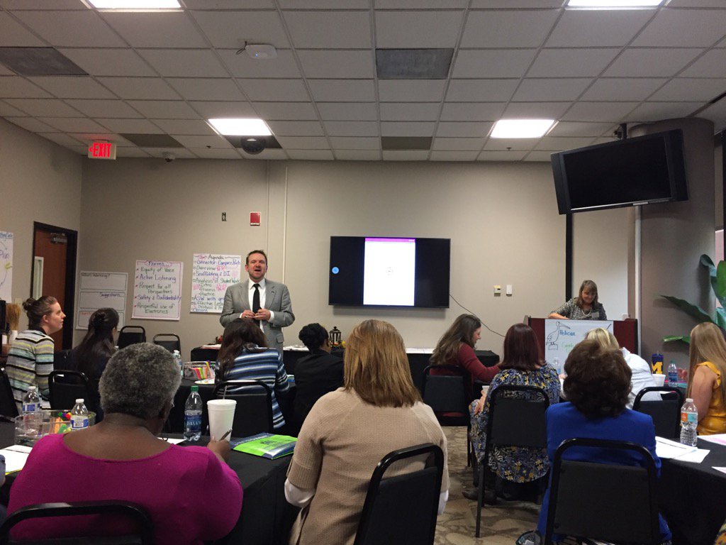 chris_combass's tweet photo. @jasonsfulmer and @deedrakfarley helping us to identify our Compass Points this morning. #floridateacherslead #ftln https://t.co/mi1ZU58Im6