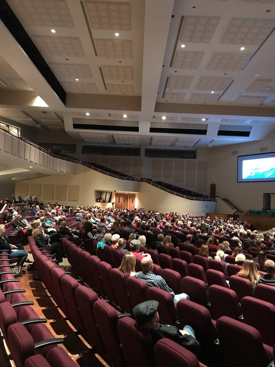MhaVanderburgh's tweet photo. Huge crowd for the Symposium with @KevinHinesStory. Thank you to all our sponsors! https://t.co/johzQcFYgv