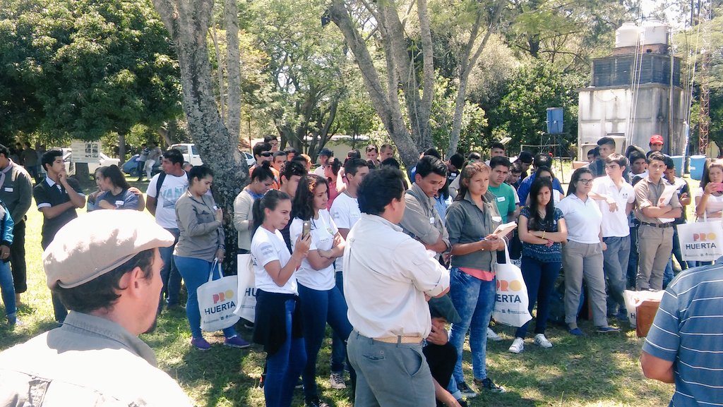 AF_INTA_CTES's tweet photo. 31/10 100 #jóvenes + 17#docentes: 2 #Agrotécnicas + 4 #EFA + 1 secundario agroambiental + 2 terciarios. #Educación @prohuerta #profeder #INTAconTODOS https://t.co/ELxqMU8hKq