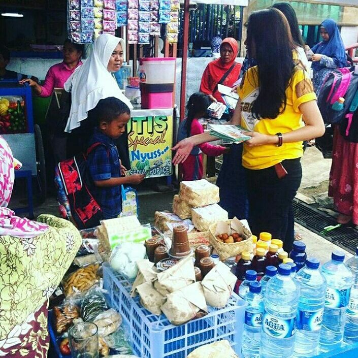 axellapro's tweet photo. Supporting PraEvent FIFGROUP flayering Traditional Market @Purbalingga #eo #event #axella #agency #spg #usher #talent #jogja #solo #semarang https://t.co/fqZmjnKPV9