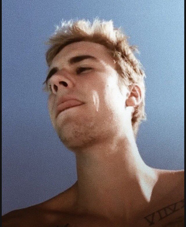 "quando o crush passa" 

seguir não dói o dedo ♥
