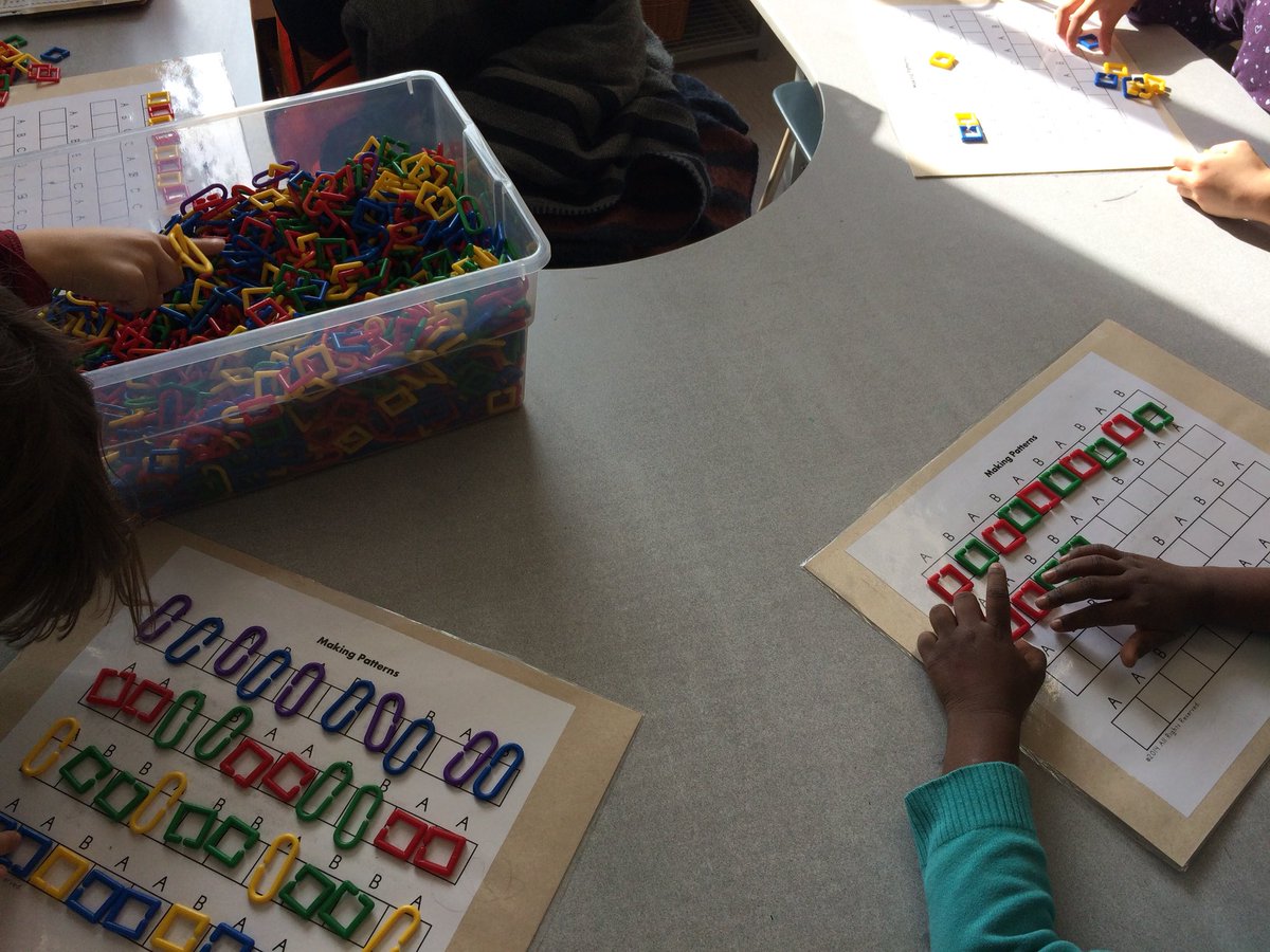 FDK101Valentine's tweet image. Making and naming patterns! 🎪🎹🚧🏖💈🛍 #PatternFun #Math @ValentineDPCDSB