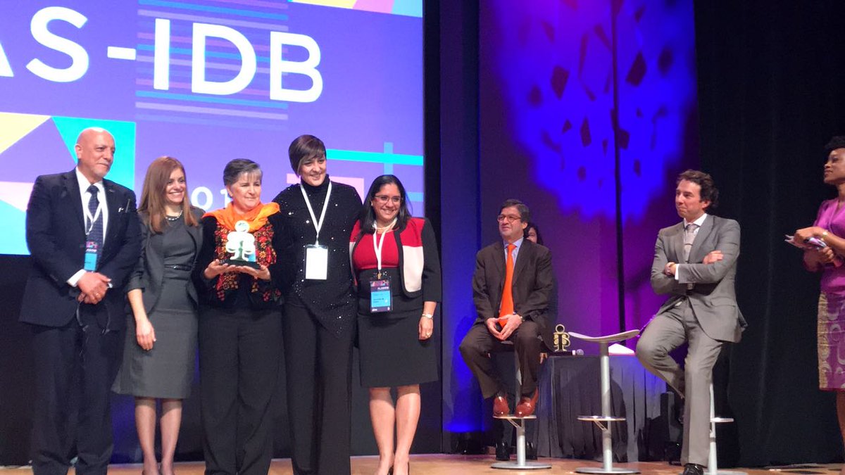 EmisorasUnidas's tweet photo. Este día se llevó a cabo la premiación #ALASIDB2017, organizado por @BIDeducacion y Fundación Alas. El acto fue celebrado en Washington DC., Estados Unidos. https://t.co/azW45RbU8c