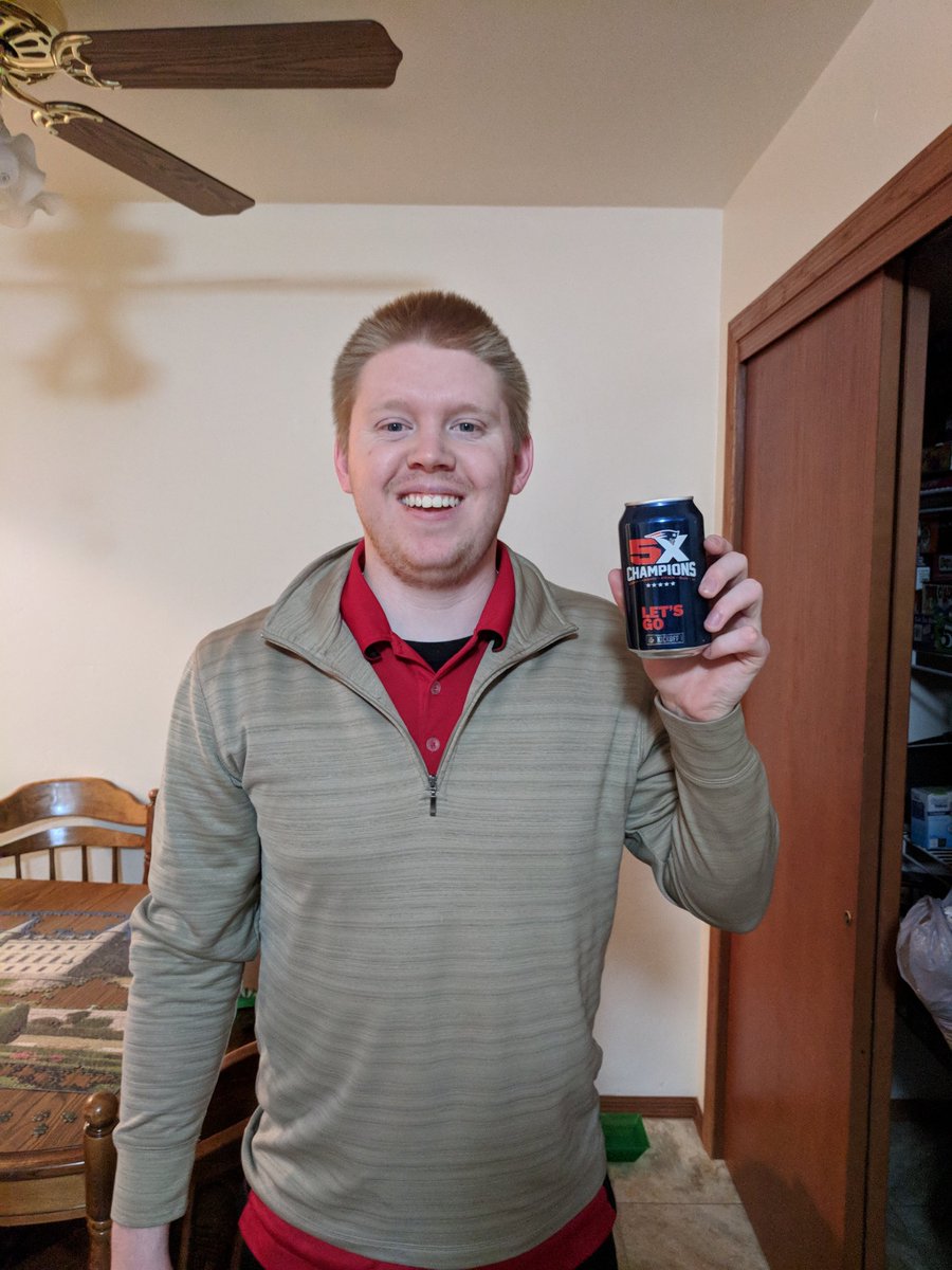 MVP21's tweet photo. NFL Beer #25! #ThursdayNightFootball #ARIvsSEA #BudLight #Patriots #Thisoneistough #JustAFewLeft #3Left https://t.co/r07AcPVFgc