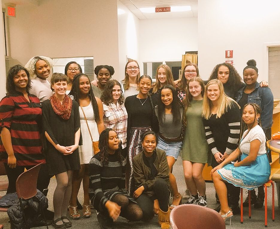 ferndalevb's tweet photo. Here’s to a great season, with an even better group of young ladies. FHS Girl’s Volleyball ‘17-‘18 🏐💛 https://t.co/MawrMOEFLg