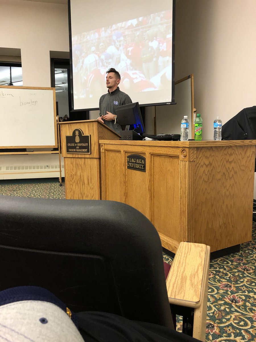 pmphd23's tweet photo. Thank you to @neutzy for coming up to @NiagaraUniv @NiagaraCHTM @niagarauSMA @NUPurpleEagles to speak on mental health an addiction. Amazing courage to tell his story. Proud to see someone in our community who is working so hard on this issue! https://t.co/9xsF0zFgtS