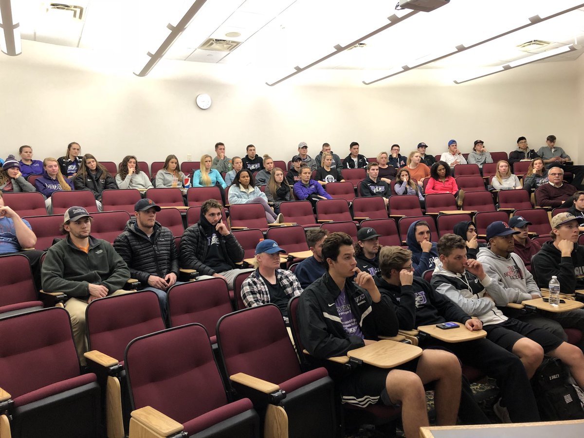 pmphd23's tweet photo. Thank you to @neutzy for coming up to @NiagaraUniv @NiagaraCHTM @niagarauSMA @NUPurpleEagles to speak on mental health an addiction. Amazing courage to tell his story. Proud to see someone in our community who is working so hard on this issue! https://t.co/9xsF0zFgtS