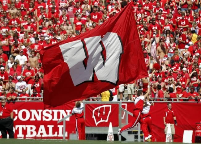 bradyschipper's tweet photo. I'm excited to announce that I have committed to the University of Wisconsin to continue my football career! #PWO #OnWisconsin 🔴⚪️ https://t.co/2ZEZZ1teT9