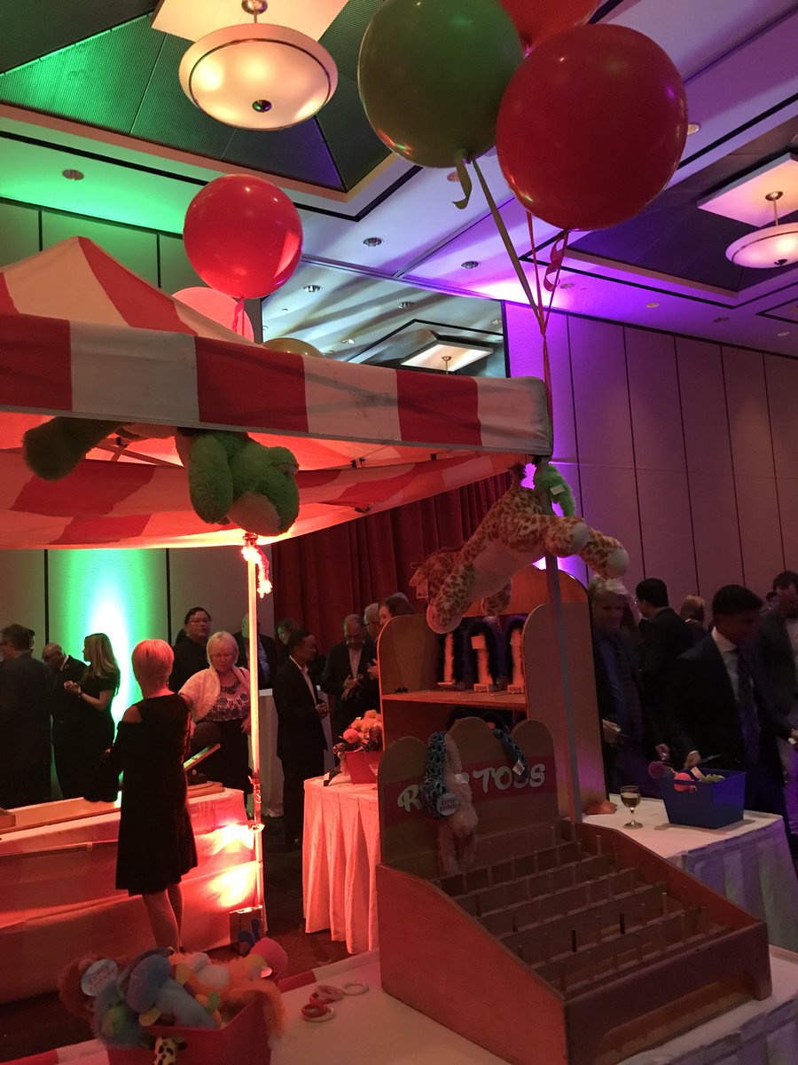 AlexRPopoff's tweet photo. Wonderful evening @MarkhamBoard Business Excellence Awards. Congratulations to all the nominees, finalists and recipients. So proud to be working in the amazing @cityofmarkham - what a fantastic community. #WVLLP #Markham #MarkhamBoardofTrade https://t.co/X8D8Gcd0X3