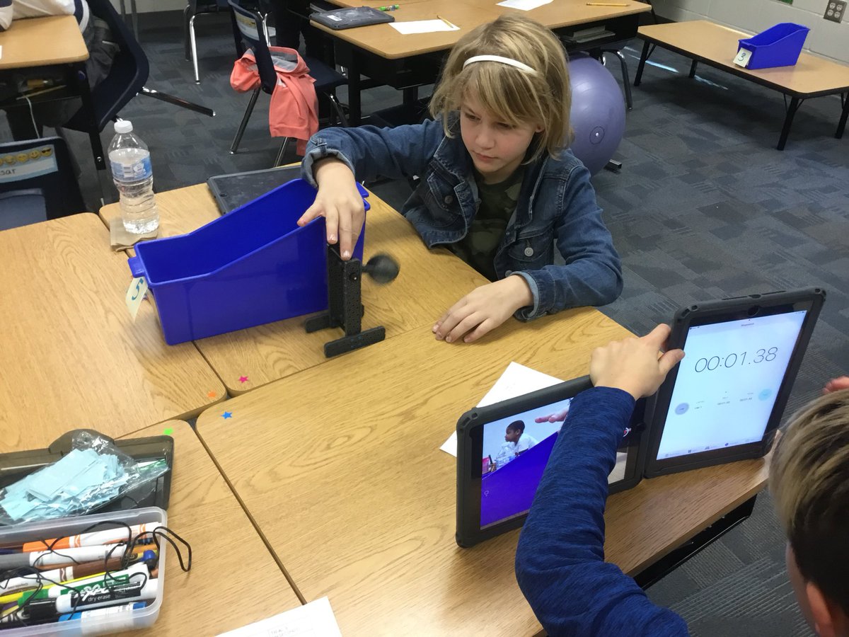 wilbersclass's tweet photo. PLTW: Exploring kinetic and potential energy with pendulums! 
@missbrockmeier @lisakraus11 @theSMSD @Buffaloes_SMSD https://t.co/98PairKwwO