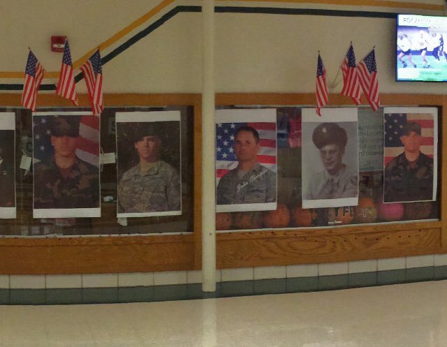 BillittierCW's tweet photo. #heroes in the hallway on display 💙❤️🇺🇸 #VikesforVets #VeteransDay2017 https://t.co/ny8DvUqhTH