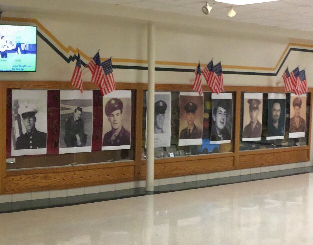 BillittierCW's tweet photo. #heroes in the hallway on display 💙❤️🇺🇸 #VikesforVets #VeteransDay2017 https://t.co/ny8DvUqhTH
