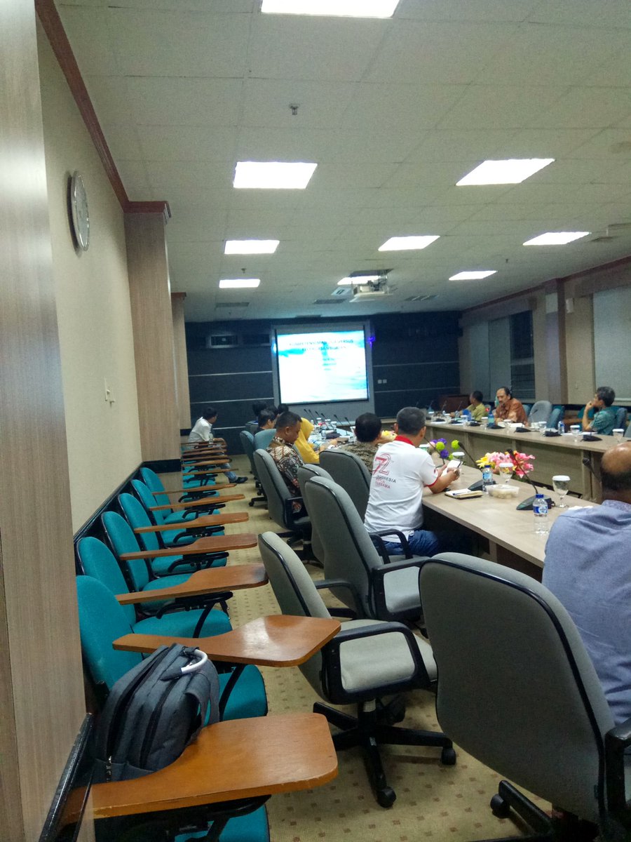 FPKS_Batam's tweet photo. Agenda dewan Fraksi PKS DPRD kota Batam,  Kamis/09 November 2017. 
Pak Ir.  Riky Indrakari
"Focus Group Discussion (FGD) tentang penyelenggaraan lintas sektor pembangunan kepemudaan dengan narasumber Bapak Deibel Effendi (Komisi Nasional Reformasi Karakter Bangsa) https://t.co/HKHjYvGdFW