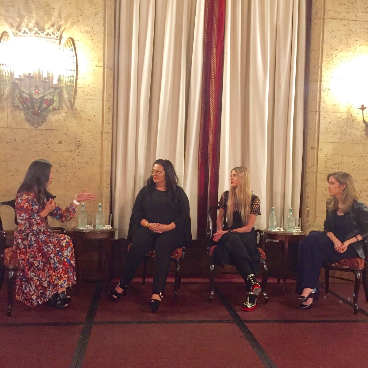 Our speakers tonight: moderator <a href="/marcy_WWD/">Marcy Medina</a>, West Coast Bureau Chief of <a href="/wwd/">WWD</a>, Rea Ann Silva of Rea.deeming Beauty &amp; Founder of <a href="/beautyblender/">beautyblender</a>, Jill Tomandl of @Smashbox, and <a href="/katiewelch/">Katie Welch</a> of <a href="/HourglassMakeup/">Hourglass Cosmetics</a> #CEWEvents #ColorQuake