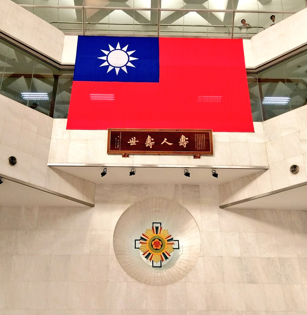 jjomartinez's tweet photo. Amazing visit to Taipei Veterans Hospital yesterday.  It is the most technologically advanced hospital I have ever been to.  10,000+ outpatients/day, everything is electronic, and diagnosis are immediately uploaded to the cloud.  Data is monitored for outbreaks. #IHFTaipei2017 https://t.co/JvV5mAKpr0