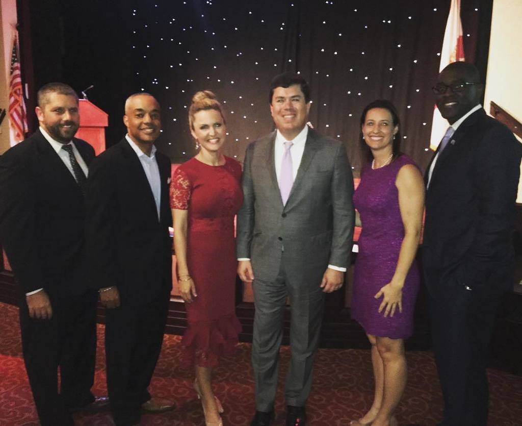 JessMuroff's tweet image. The original Emerge crew. Proud to call these incredible leaders friends. #wearegettingold #butwevestillgotit @apr… ift.tt/2iK2fai