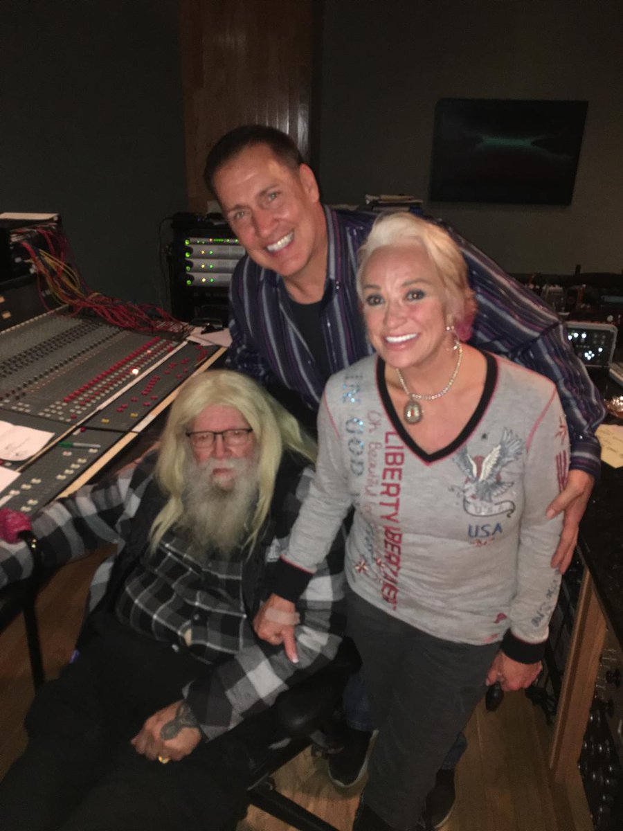 In the studio tonight with @tanya_tucker and @neondeuce ....something pretty damn good going on...#OriginalOutlaw