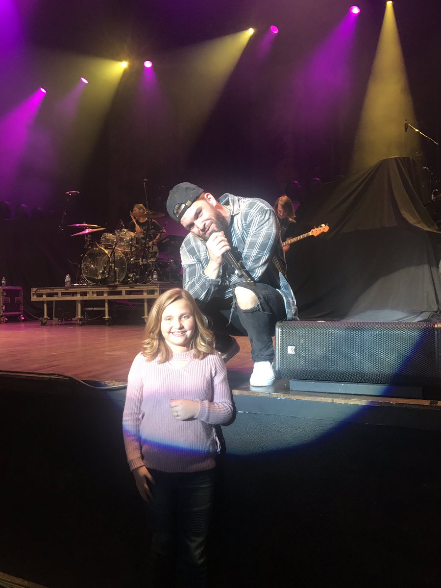 stevie91608's tweet photo. Thank you @DylanScottCntry for making my daughters night!!!!! #mygirl https://t.co/tVTBSsINjT