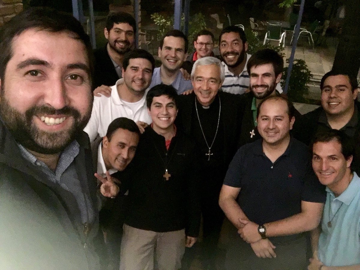 arzobispojorge's tweet photo. Gracias a los seminaristas de la etapa configurativa o teológica de Santiago de Chile 🇨🇱  por  vivir y transmitir la alegría del Evangelio y el gozo de la vocación. https://t.co/aKdQH6m9sY