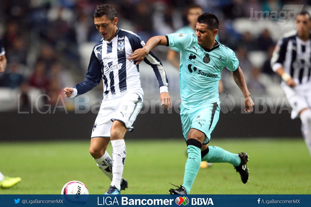 LigaBBVAMX's tweet photo. 1/2 tiempo en el Estadio @BBVABancomer 
@Rayados 1-1 @ClubSantos 
#J16AP2017 #LIGABancomerMX
⚽ #SienteTuLiga ⚽ #AbrazadosPorElFutbol https://t.co/9UsjO7mAGE