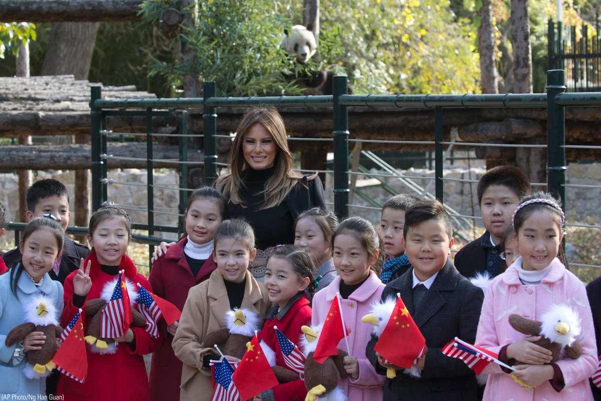 FoxNews's tweet photo. .@FLOTUS poses with children at the Beijing Zoo in front of Gugu the panda's enclosure. https://t.co/Yilkirv3vh