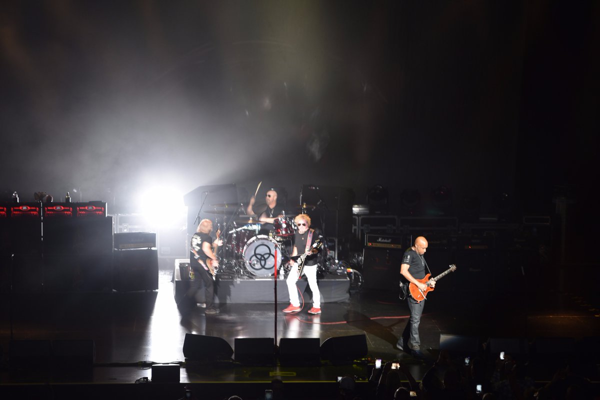 HarrahsCherokee's tweet photo. Wow! @sammyhagar and The Circle just blew us away tonight! And donated to our local #FoodBank, #TheCommunityTable! Thanks for an awesome night!
Get tickets for upcoming shows here: https://t.co/nL1kO8jHOS
#HarrahsCherokee #CHEConcerts #SammyHagar #JasonBonham #MichaelAnthony https://t.co/zjlRu99GGB