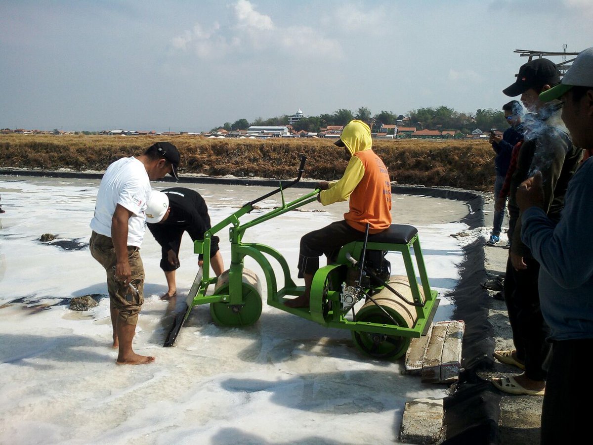 Artman_DP's tweet photo. Alat PAGRAK inovasi Sujarwi Pati diuji coba PN Garam Madura https://t.co/sUHmhXtF1Q