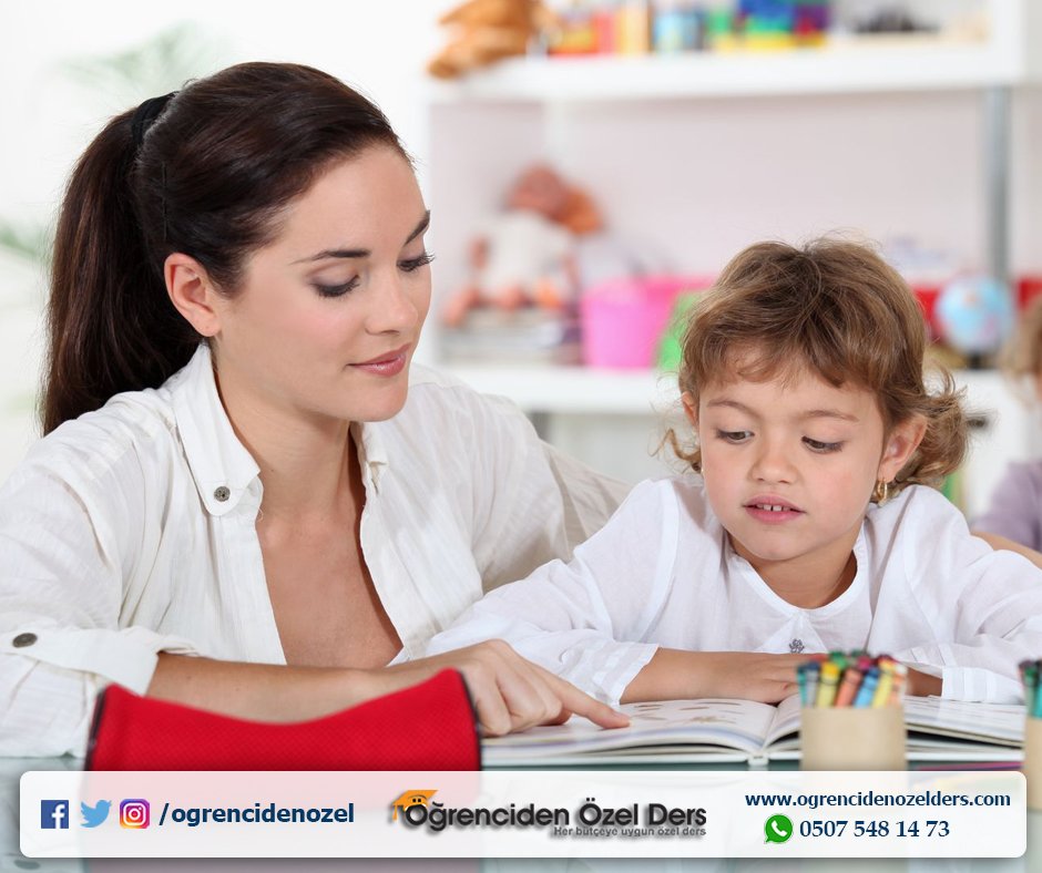 Обучение 1 раз в 5 лет. Ученик за партой. Занятия для дошкольников. Преподавание английского детям. Педагог и дети.