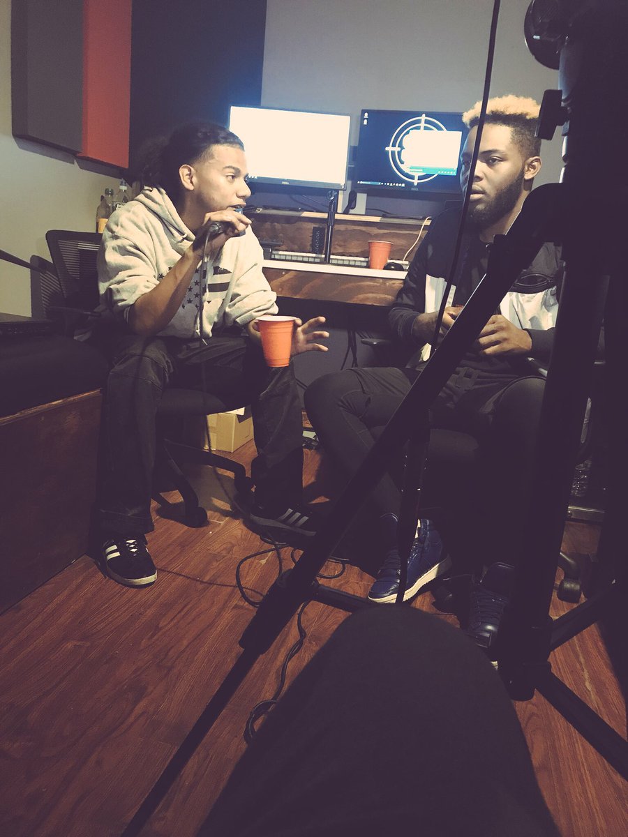 bringingthereal's tweet photo. @KonsciousWorld interviewing @TRILLIONAIREDAZ #bringingthereal #newjersey #jersey #hiphop #rap #sclproductions https://t.co/iaJatF8muS