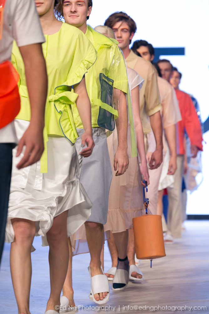ULTMATEREPORT's tweet photo. RUNWAY BRILLIANCE: D’GRAPH SS2018 VFW As Photographed By ED NG https://t.co/9Anh9G58ny … Ed Ng Photography #ULTIMATEREPORT #VFW #fashion #colleciton #runway #SS2018 #trending #nowtrending @EdNgPhotography https://t.co/r8X0bR2tgx