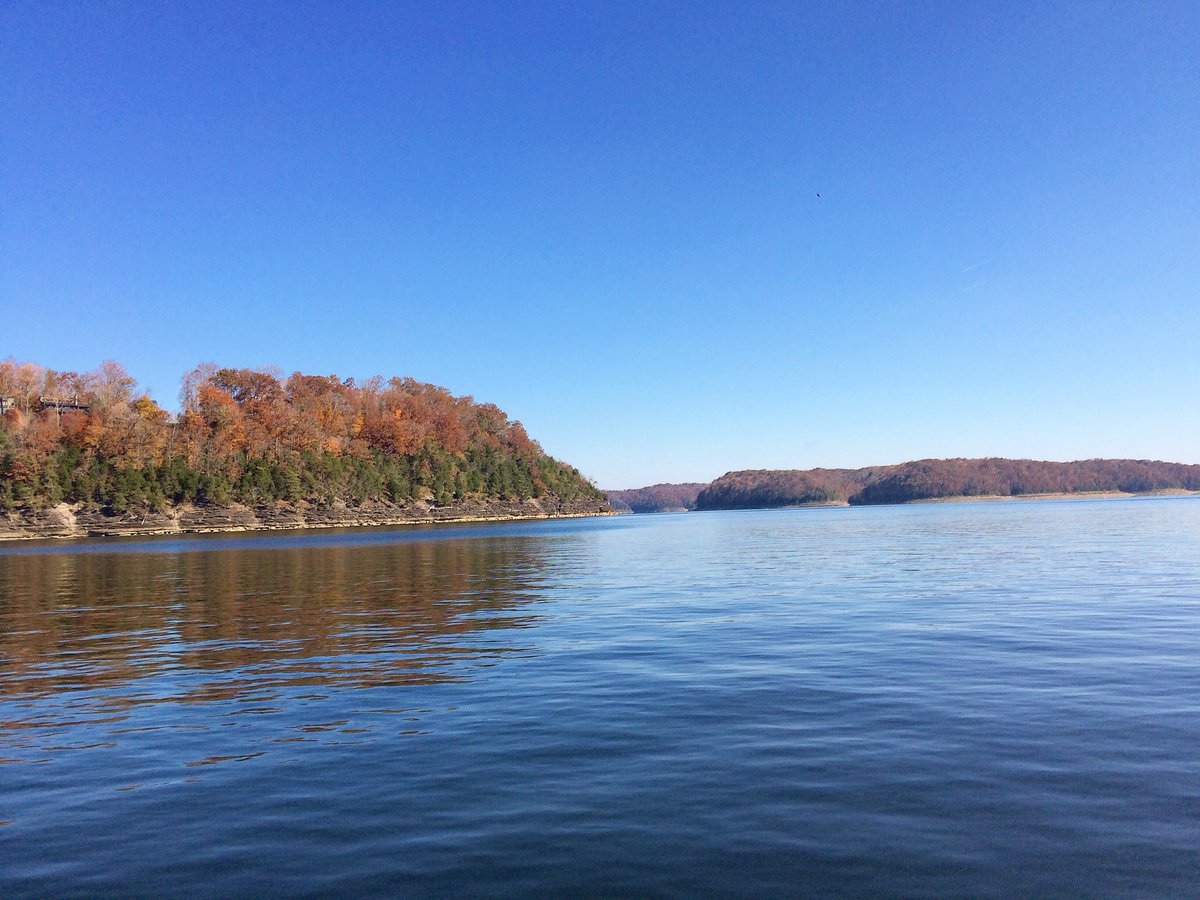 Lake_Cumberland's tweet photo. ๐ November on Lake Cumberland ๐ #kycolorfall #Kentucky #travelky #travelblogger ๐๐๐ https://t.co/FVze0OSM2P
