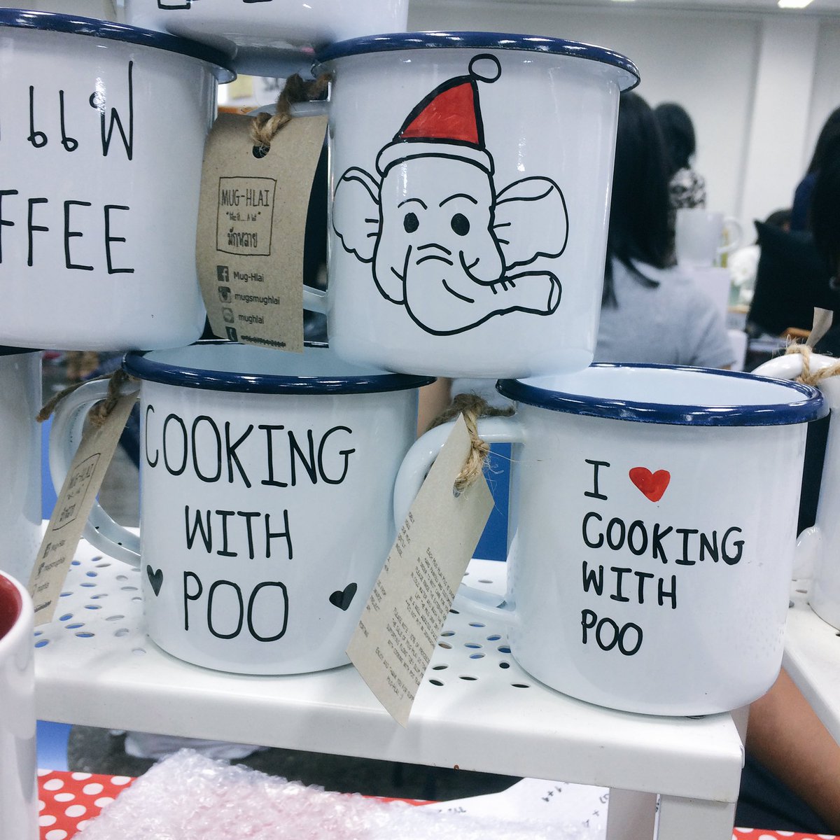CookingWithPoo's tweet photo. Ordering cookbook and mugs @ mugsmughlai@gmail@com! #cookingwithpooandfriends #cookbook #hamdpaintedmugs #handmadegift https://t.co/7n0Jtefjap