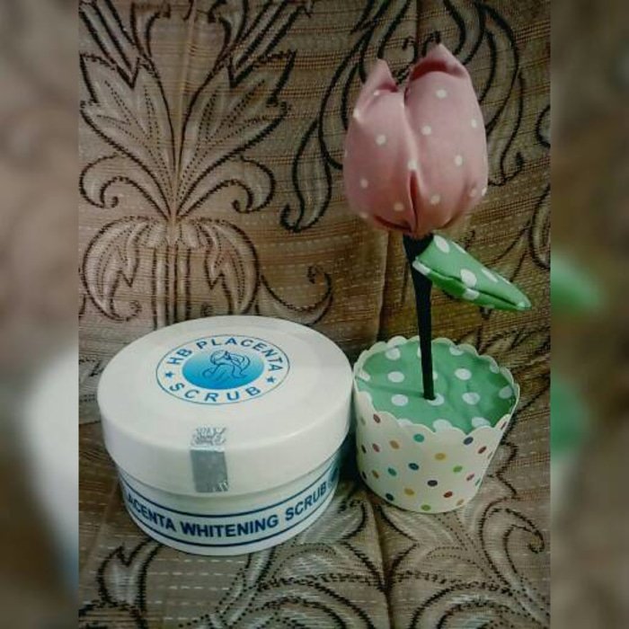 mediaolshop's tweet photo. HB WHITENING BODY SCRUB PLACENTA ASLI ORIGINAL 175 GR langsung meregenerasi sel kulit mati,memutihkan kulit hanya dengan bebrapa kali paka https://t.co/GwbYtReePo