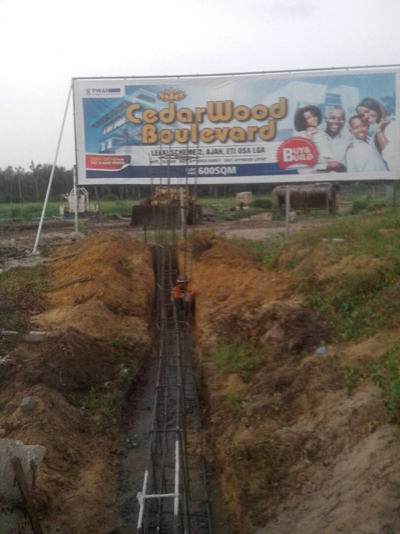 PrincessNasa1's tweet photo. Fencing and Sandfilling Going Simultaneously @ CedarWoood Boulevard. @PwanHomesLTD 

Please more information, inquiries and site inspection please call me on whatsappp 07082278433. https://t.co/onuSCIxH9n